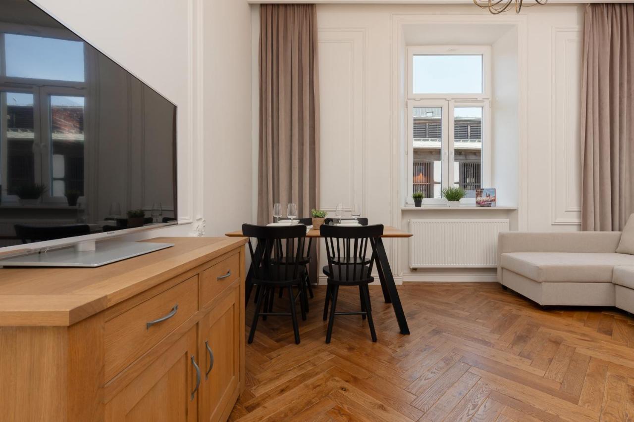 Apartment Strzelecka Old Town Cracow By Renters Prestige Krakow Bagian luar foto