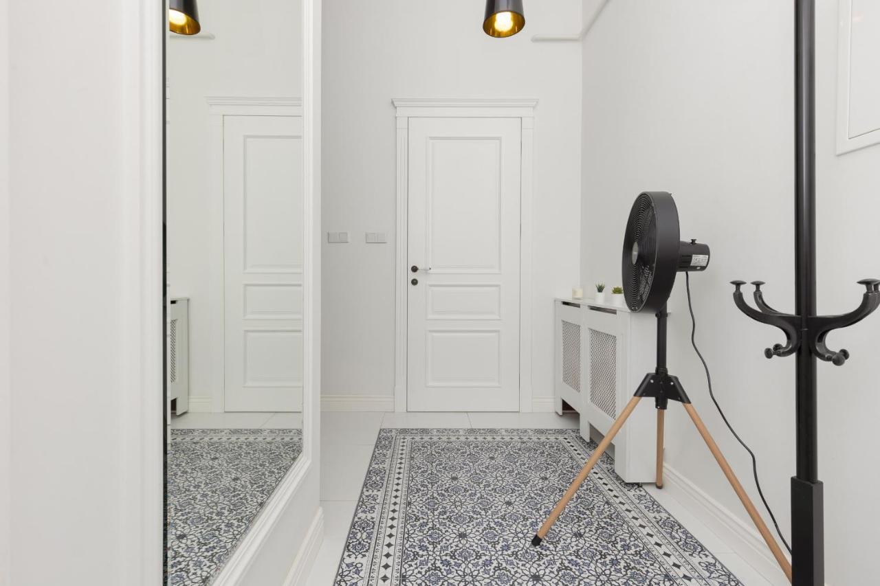 Apartment Strzelecka Old Town Cracow By Renters Prestige Krakow Bagian luar foto