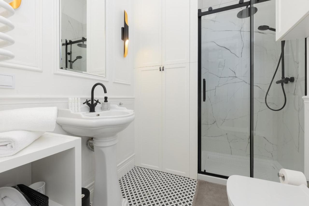 Apartment Strzelecka Old Town Cracow By Renters Prestige Krakow Bagian luar foto