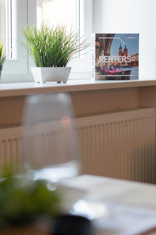Apartment Strzelecka Old Town Cracow By Renters Prestige Krakow Bagian luar foto