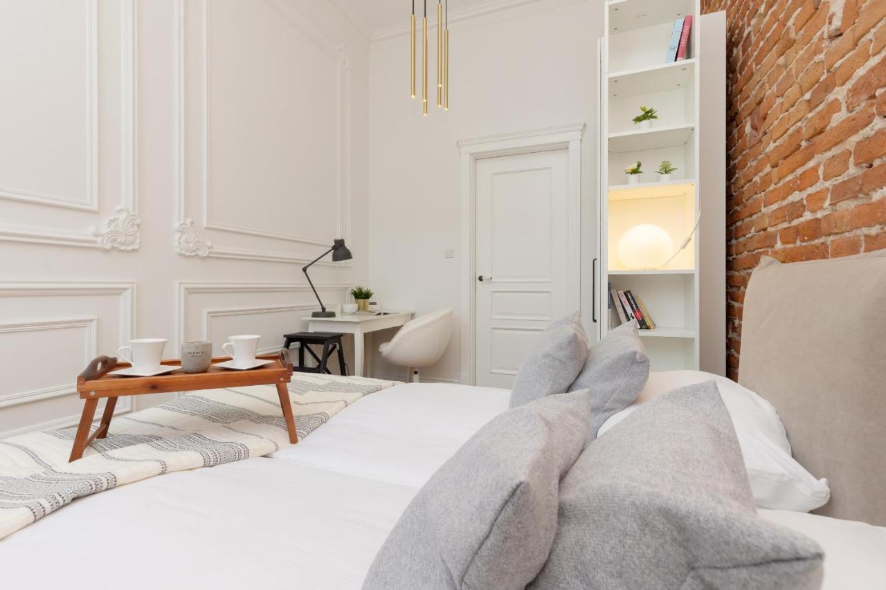 Apartment Strzelecka Old Town Cracow By Renters Prestige Krakow Bagian luar foto