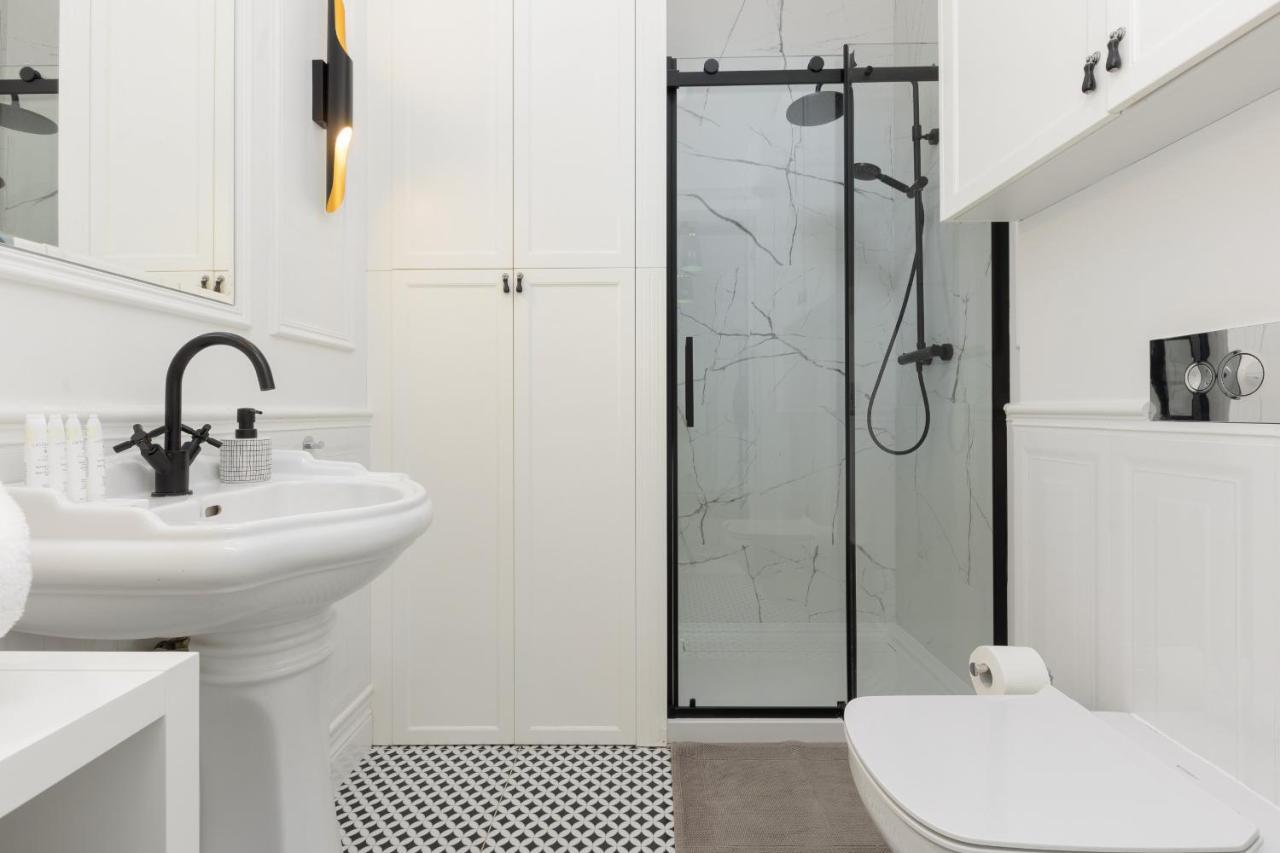 Apartment Strzelecka Old Town Cracow By Renters Prestige Krakow Bagian luar foto