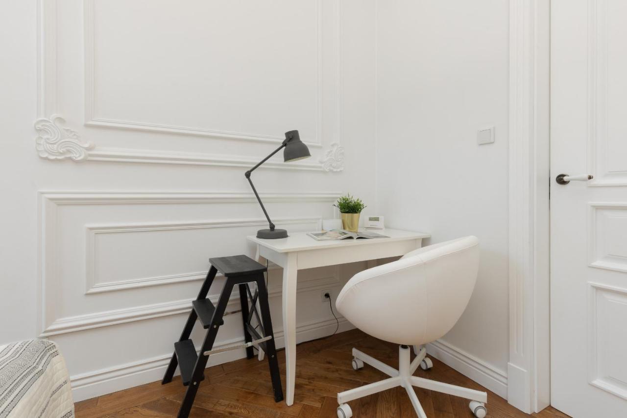 Apartment Strzelecka Old Town Cracow By Renters Prestige Krakow Bagian luar foto